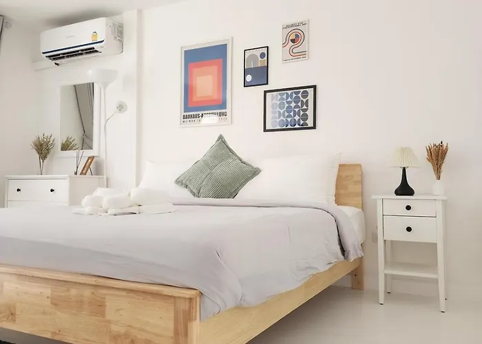 White House Ekkamai Holiday home Bangkok